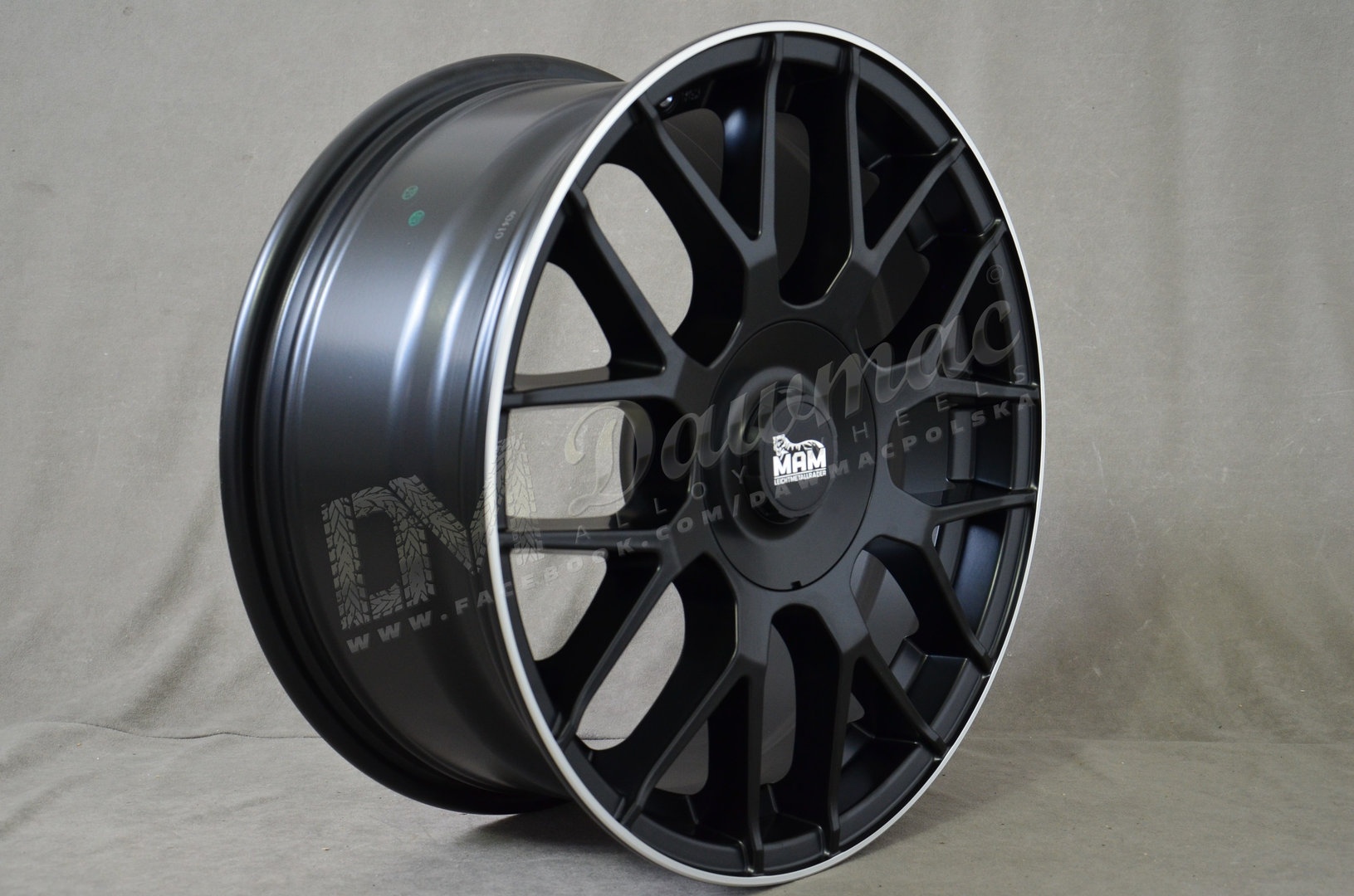 MAM GT1 17" 7,5J ET35 5x112/5x120 Matt Black Polished Lip - obrazek 4
