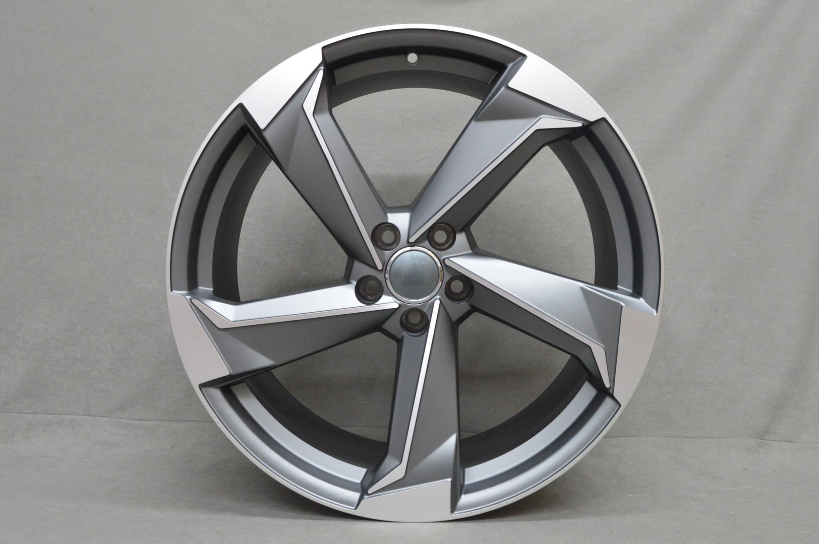 MODEL:5627 21'' 9,5J ET35 5x112 Matt Dark Grey Polished - obrazek 2