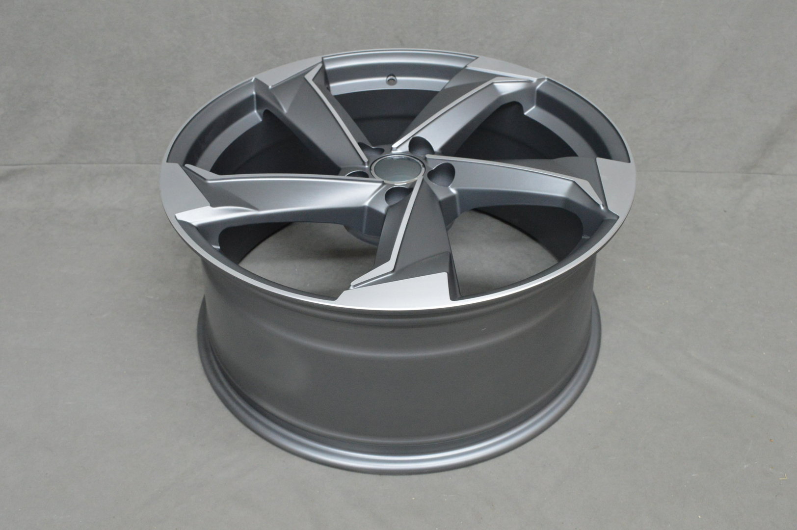 MODEL:5627 21'' 9,5J ET35 5x112 Matt Dark Grey Polished - obrazek 5