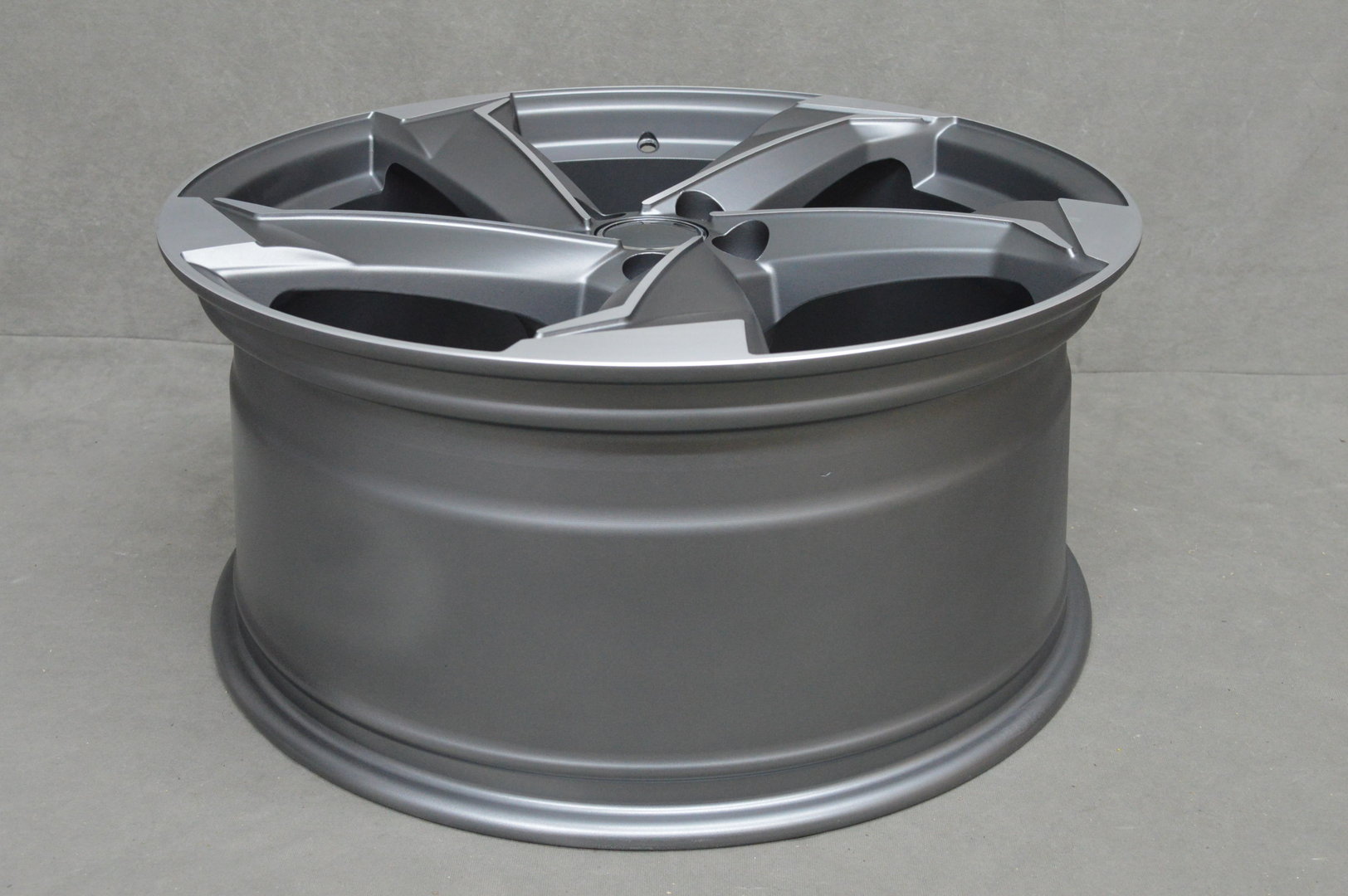 MODEL:5627 21'' 9,5J ET35 5x112 Matt Dark Grey Polished - obrazek 6