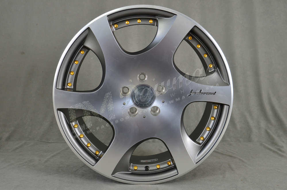 MRR VP3 19" 8,5J ET15-ET45 5x112-5x120,65 Gun Metal w/ Gold Rivets