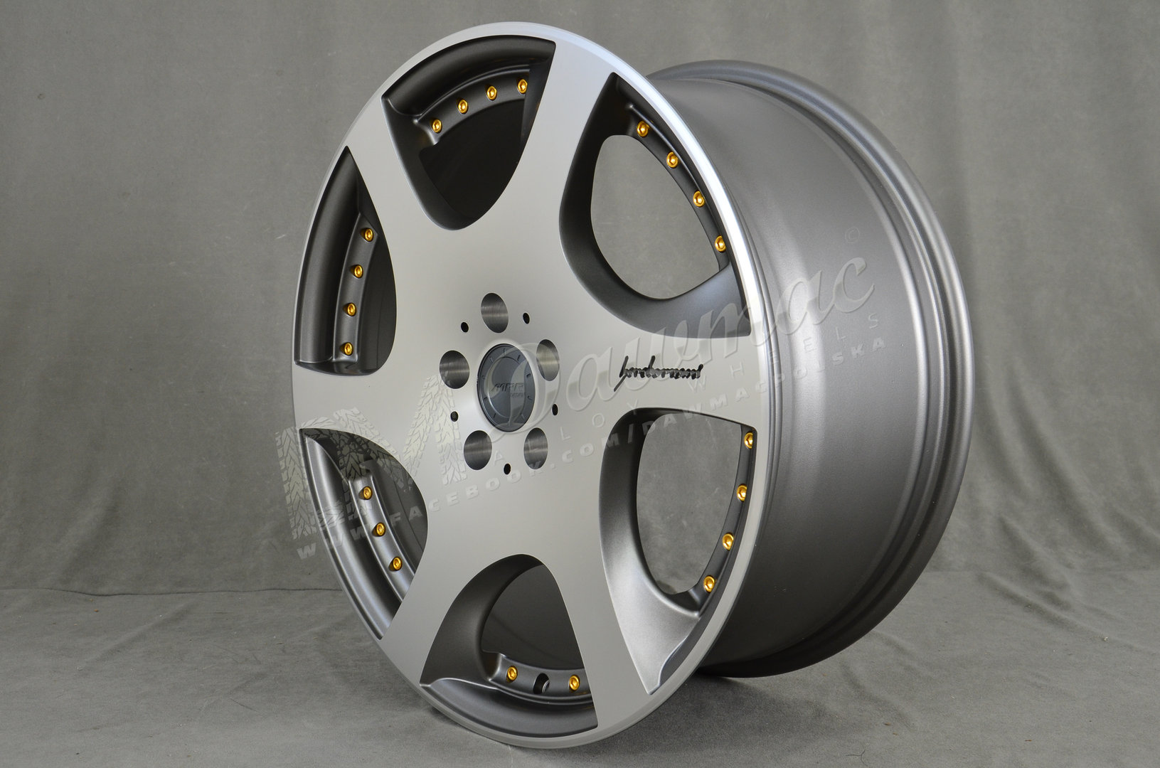 MRR VP3 19" 8,5J ET15-ET45 5x112-5x120,65 Gun Metal w/ Gold Rivets - obrazek 3