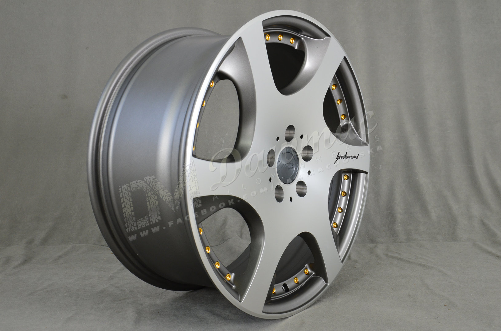 MRR VP3 19" 8,5J ET15-ET45 5x112-5x120,65 Gun Metal w/ Gold Rivets - obrazek 4