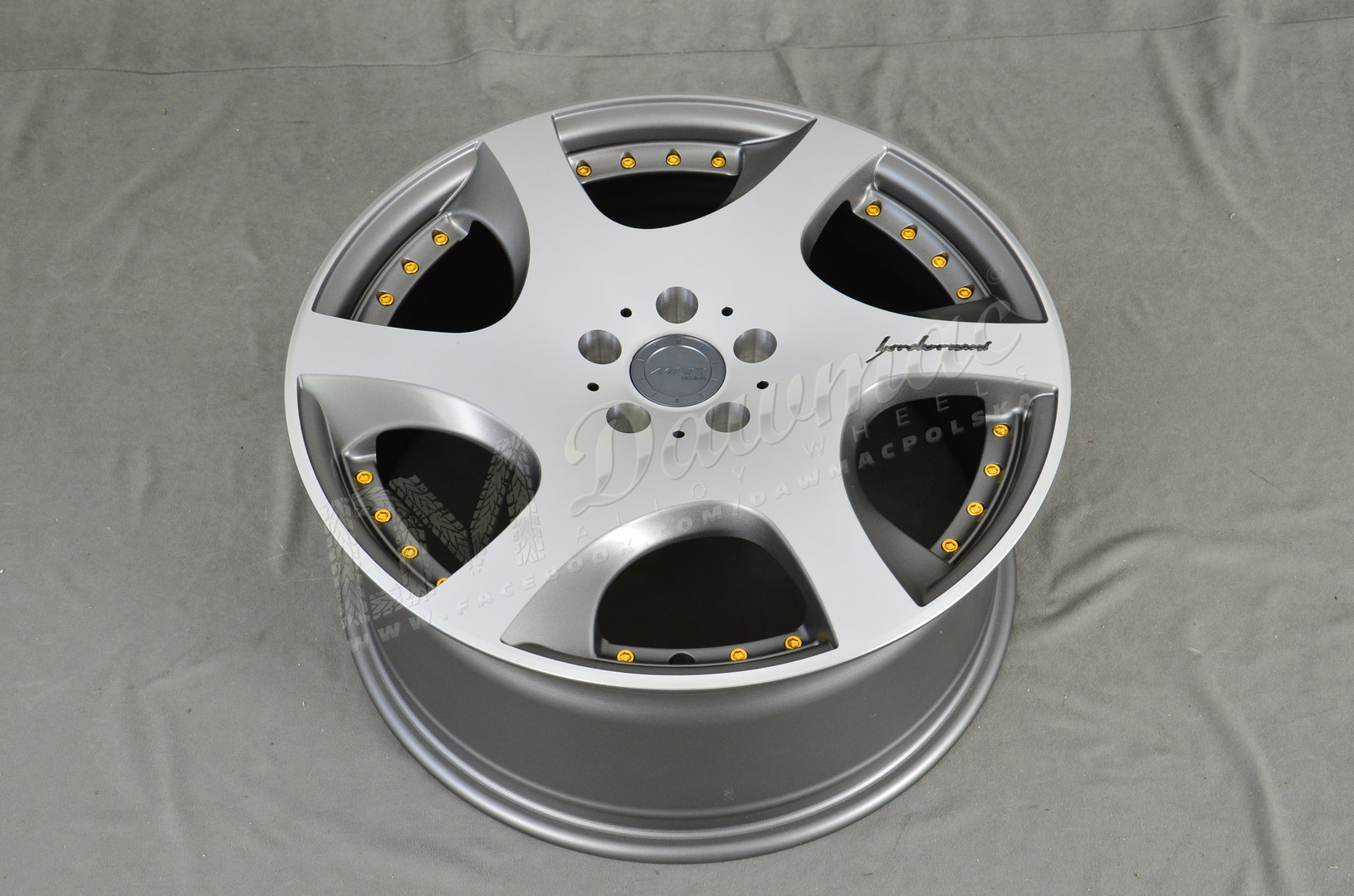 MRR VP3 19" 8,5J ET15-ET45 5x112-5x120,65 Gun Metal w/ Gold Rivets - obrazek 5