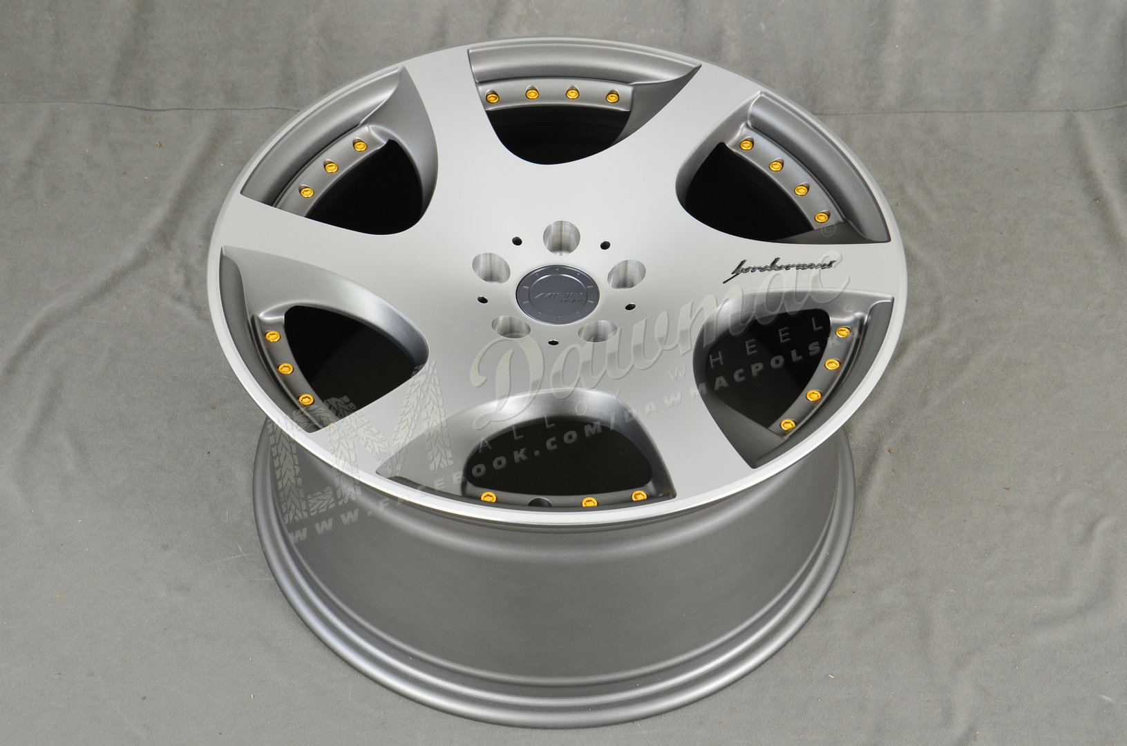 MRR VP3 19" 9,5J ET15-ET45 5x112-5x120,65 Gun Metal w/ Gold Rivets - obrazek 5