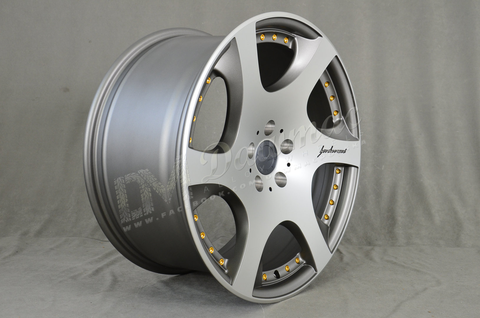 MRR VP3 20" 9J ET15-ET45 5x112-5x120,65 Gun Metal w/ Gold Rivets - obrazek 4