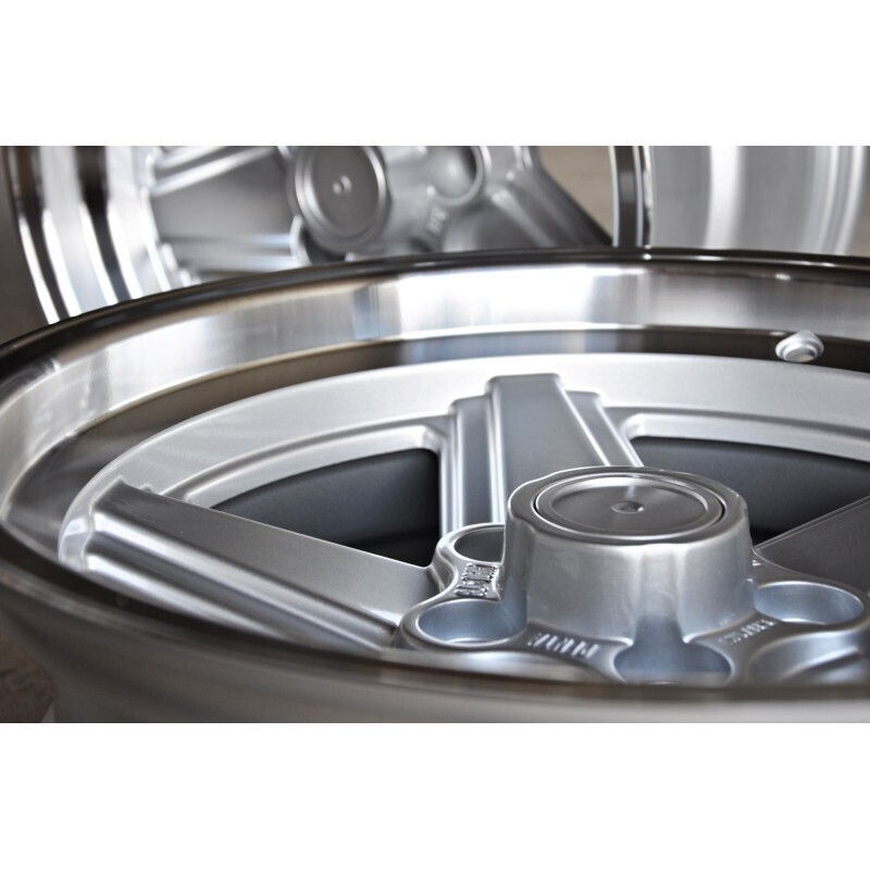 Model: 1794 16" 8J ET11 + 9J ET12 5x112 Machined Silver - obrazek 4
