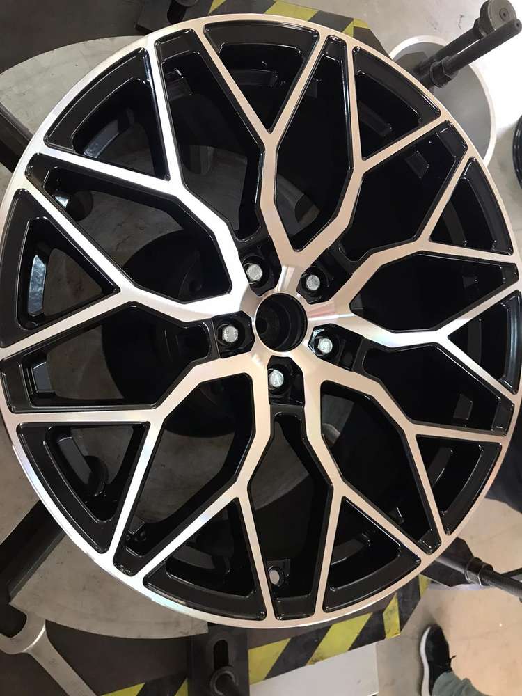 Model: 318 19" 8,5J ET33 + 9,5J ET37 5x112 Black Polished