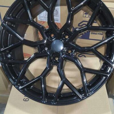 Model: 318 19" 8,5J ET33 + 9,5J ET37 5x112 Gloss Black