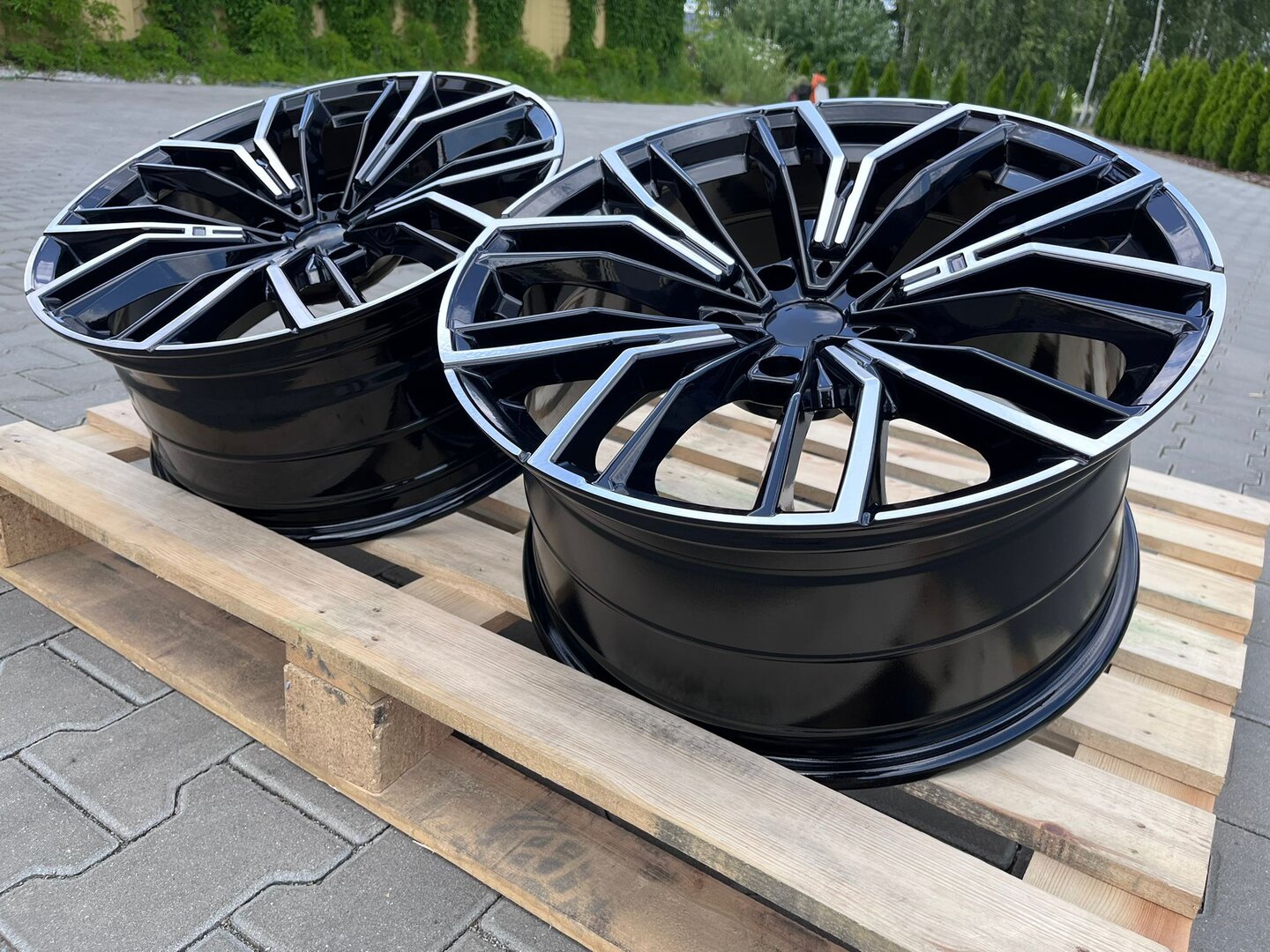 Model: 334/335 20" 8,5J ET30 + 9,5J ET40 5x112 BFP - obrazek 5