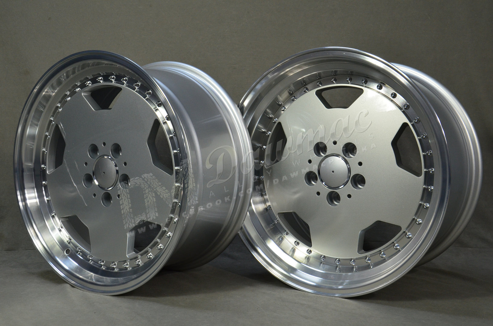 Model: 5852 18" 8J ET30 + 9J ET30 5x112 Silver Polished Lip - obrazek 5