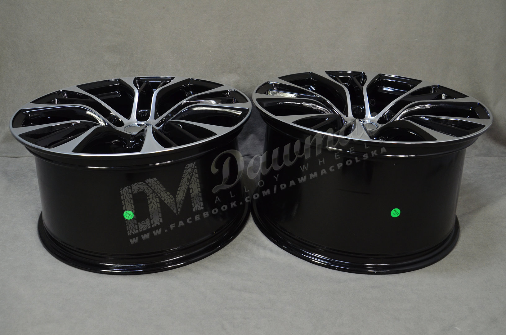 Model: 851 20" 10J ET40 + 11J ET37 5x120 Gloss Black Polished - obrazek 7