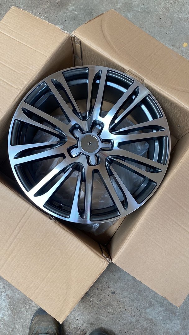 Model: 919 18" 8J ET42 5x112 Gunmetal Machined Face / 3 sztuki - obrazek 2