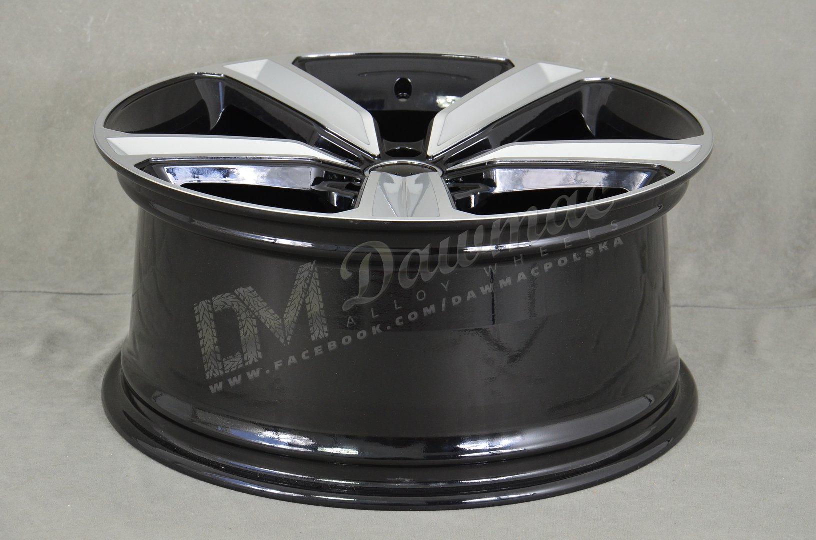Model: A009 19" 8,5J ET35 5x112 Black Silver Painted Face - obrazek 7