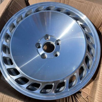 Model: LG34 18" 9J ET45 5x112 Silver Machined