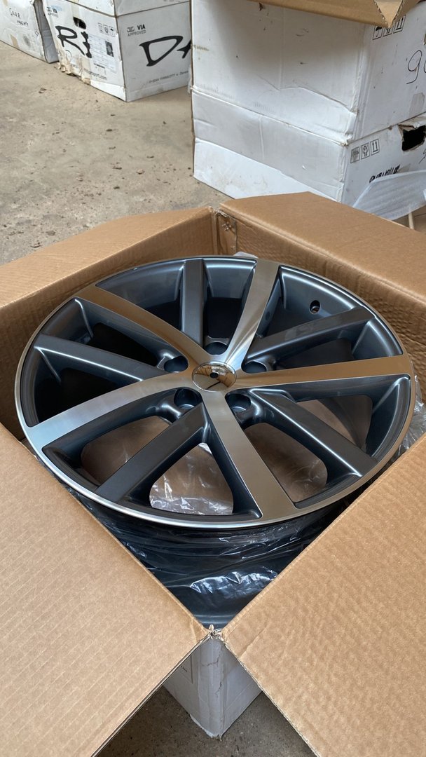 Model: W049 18" 8J ET42 5x112 Grey Machined Face / 1 sztuka - obrazek 3