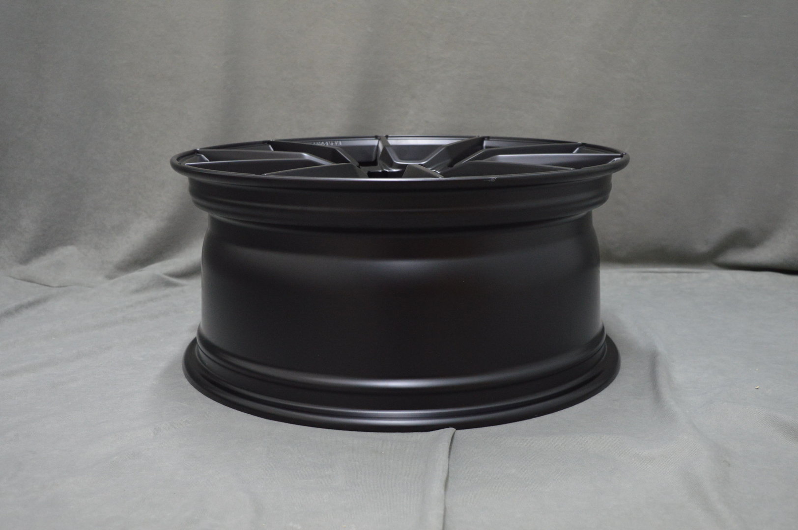 Motec Ultralight 20" 8J ET30 + 10J ET35 5x112 Flat Black - obrazek 10