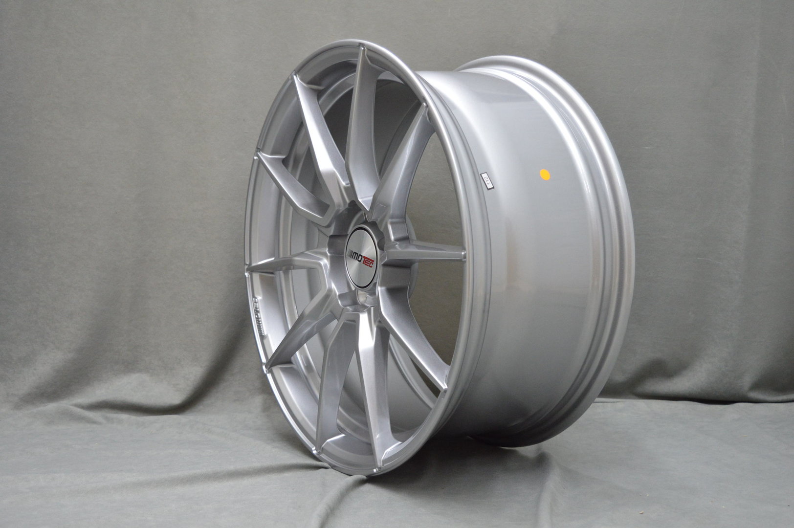 Motec Ultralight 20" 8J ET30 + 10J ET35 5x112 Light Grey - obrazek 3