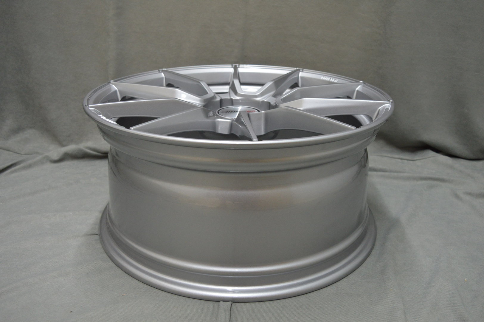 Motec Ultralight 20" 8J ET35 + 10J ET35 5x120 Light Grey - obrazek 7