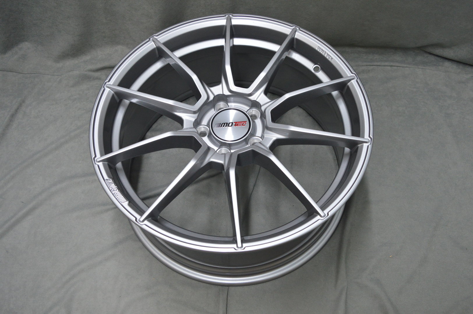 Motec Ultralight 20" 8J ET45  + 10J ET50 5x112 Light Grey - obrazek 5