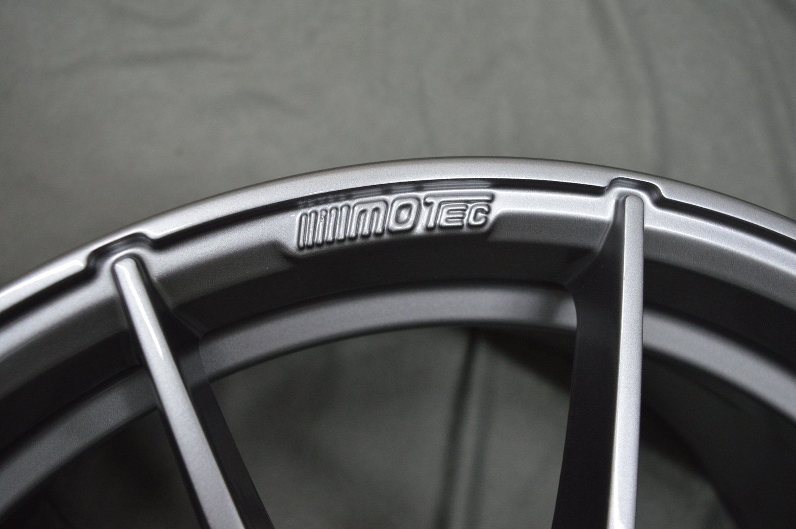 Motec Ultralight 20" 8J ET45  + 10J ET50 5x112 Light Grey - obrazek 9