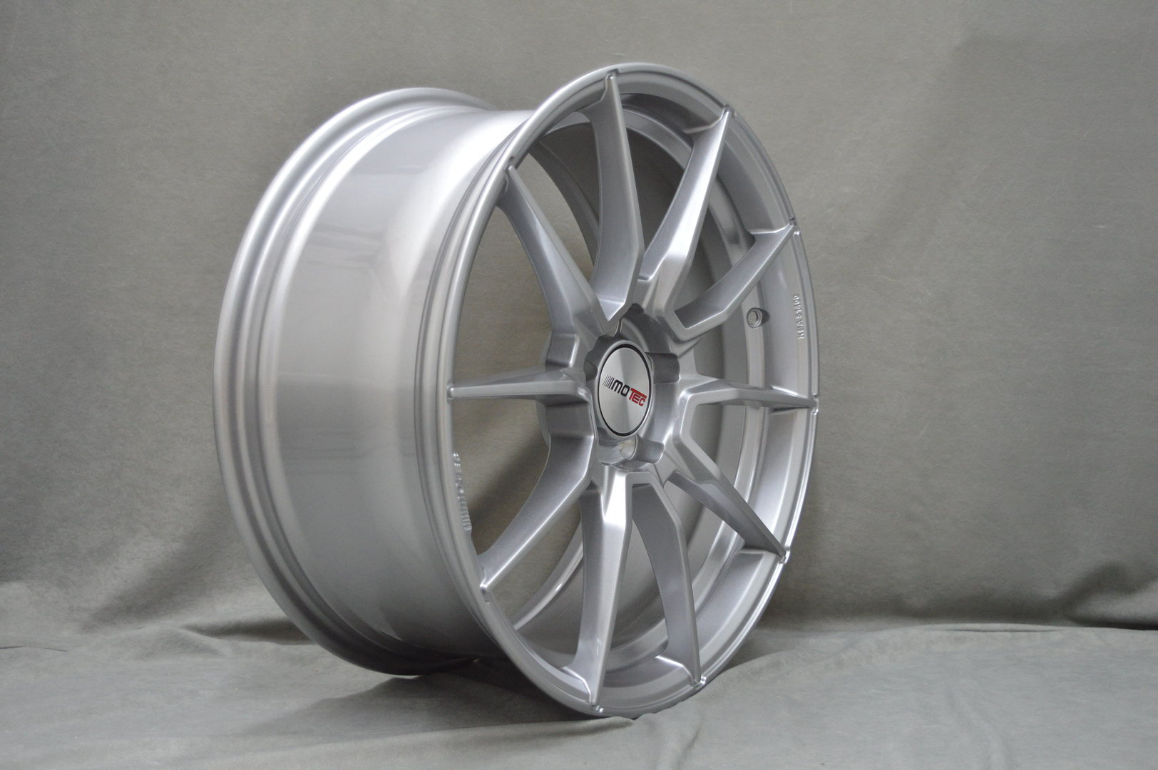 Motec Ultralight 20" 8J ET45 + 9J ET45 5x112 Light Grey - obrazek 4