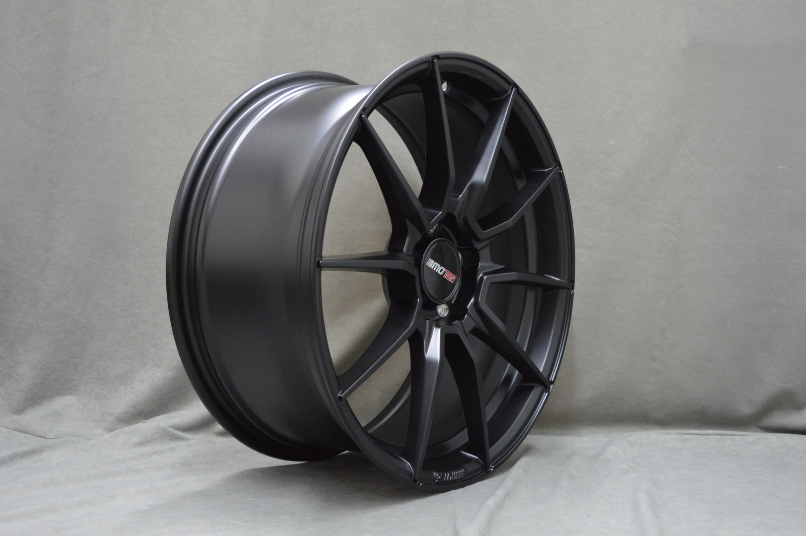 Motec Ultralight 20" 9J ET31 + 10J ET35 5x112 Flat Black - obrazek 4