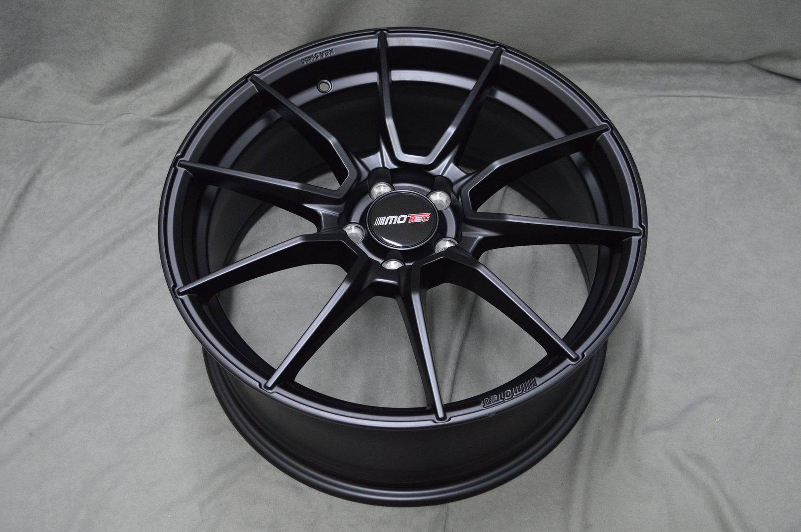 Motec Ultralight 20" 9J ET31 + 10J ET35 5x112 Flat Black - obrazek 5