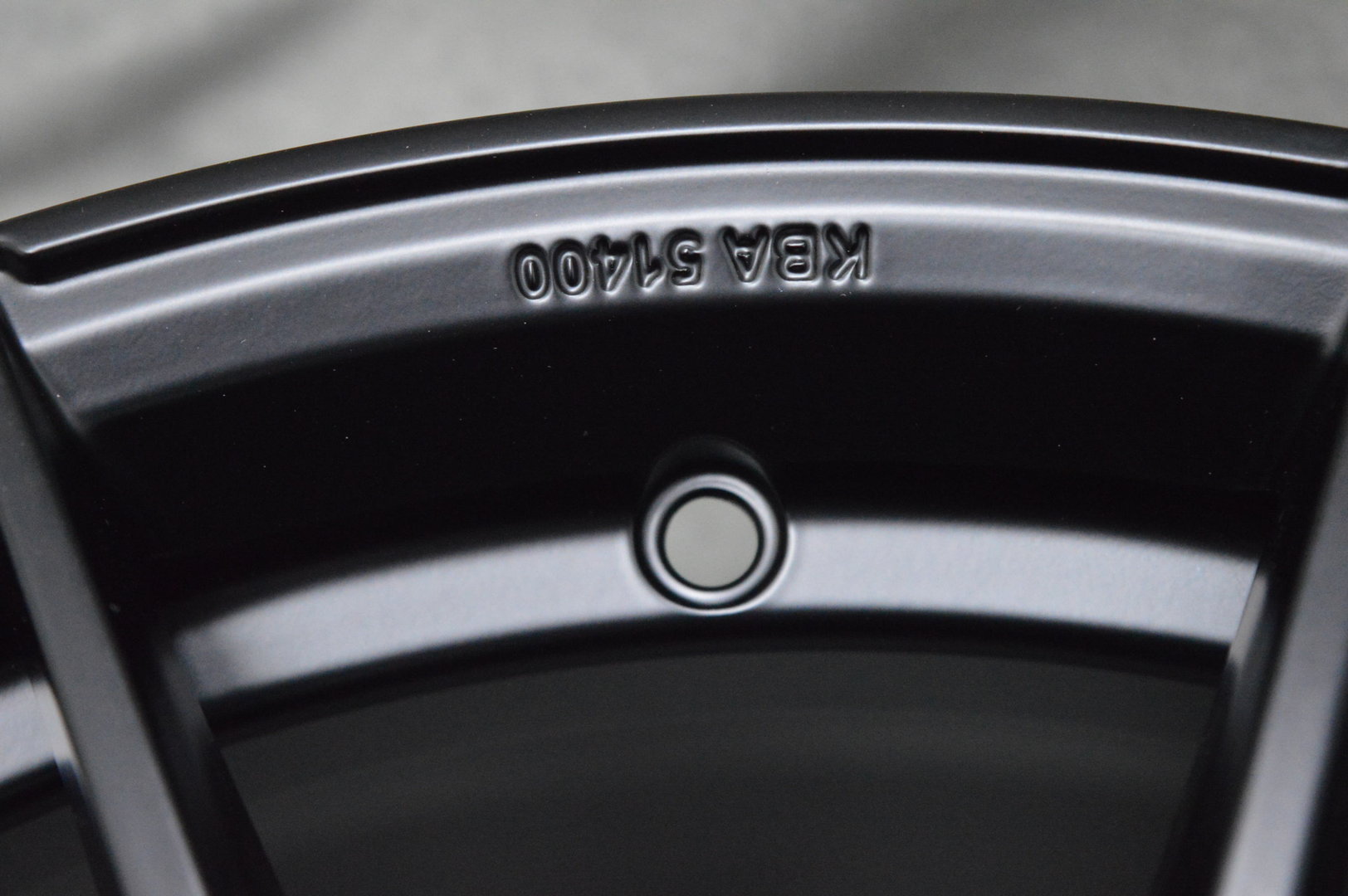 Motec Ultralight 20" 9J ET45 + 10J ET50 5x112 Flat Black - obrazek 7