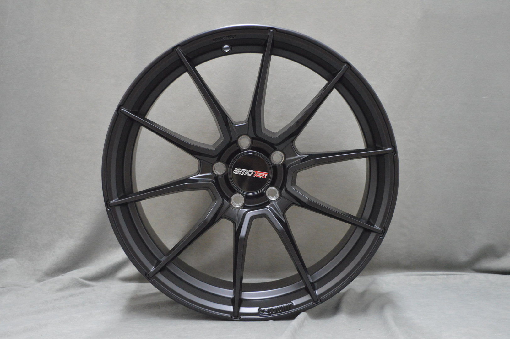 Motec Ultralight 20" 9J ET50 + 10J ET45 5x130 Flat Black - obrazek 2