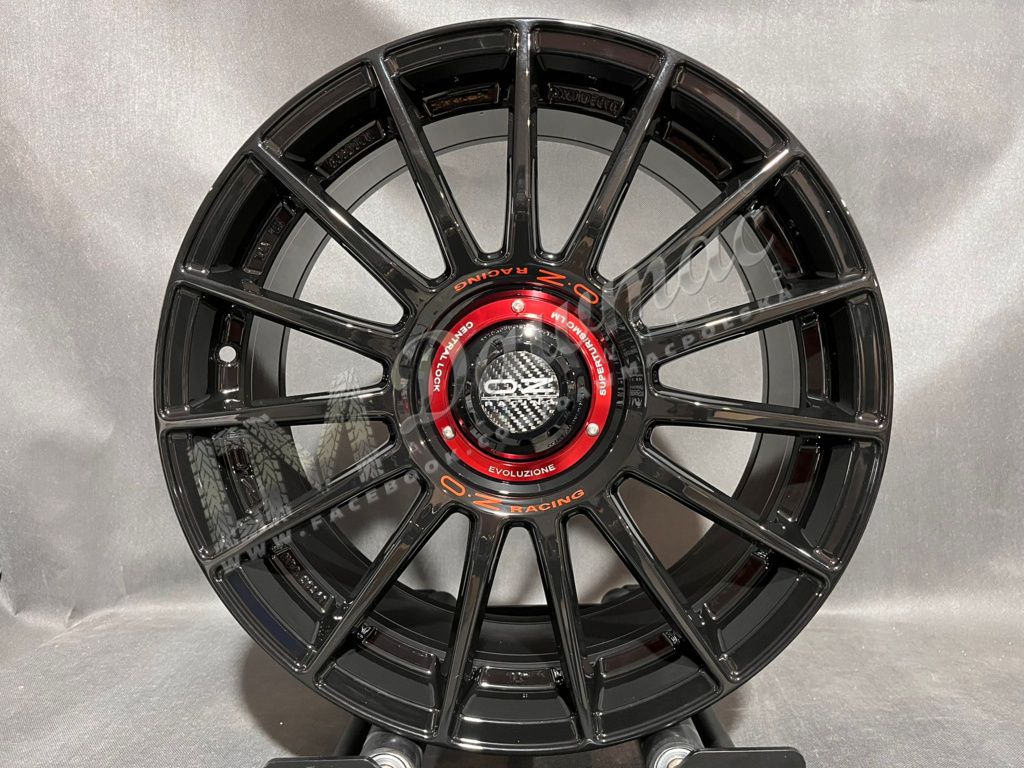 OZ Racing Superturismo Evoluzione 19" 8,5J ET30 5x112 Gloss Black - obrazek 2