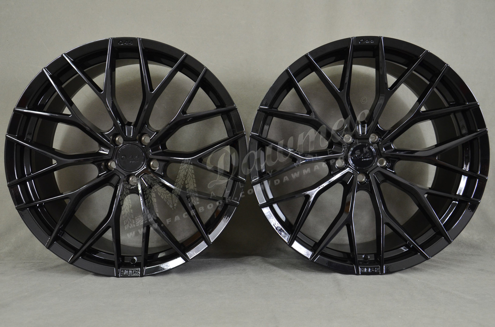 Quantum44 SFF2 21" 9,5J ET35 + 10,5J ET45 5x112 Platinum Black - obrazek 2