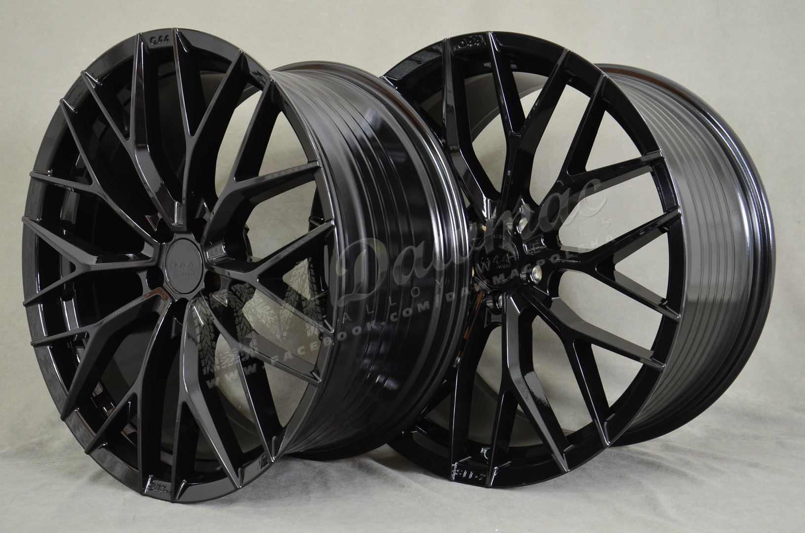 Quantum44 SFF2 21" 9,5J ET35 + 10,5J ET45 5x112 Platinum Black - obrazek 5