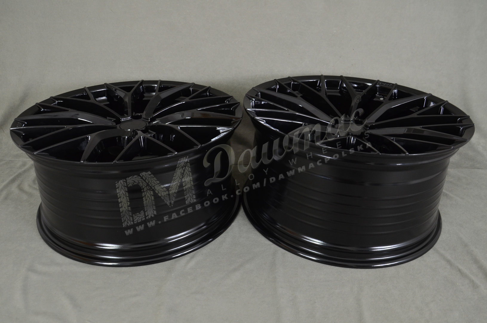 Quantum44 SFF2 21" 9,5J ET35 + 10,5J ET45 5x112 Platinum Black - obrazek 7