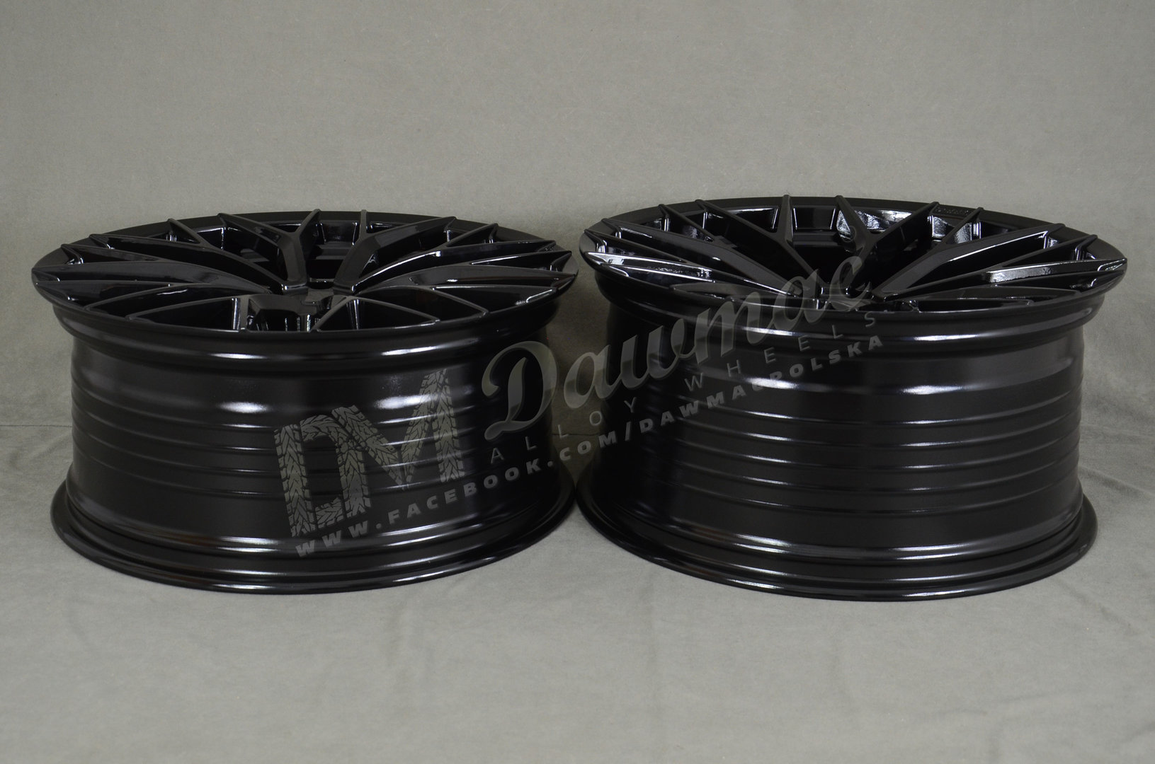 Quantum44 SFF2 21" 9,5J ET35 + 10,5J ET45 5x112 Platinum Black - obrazek 8