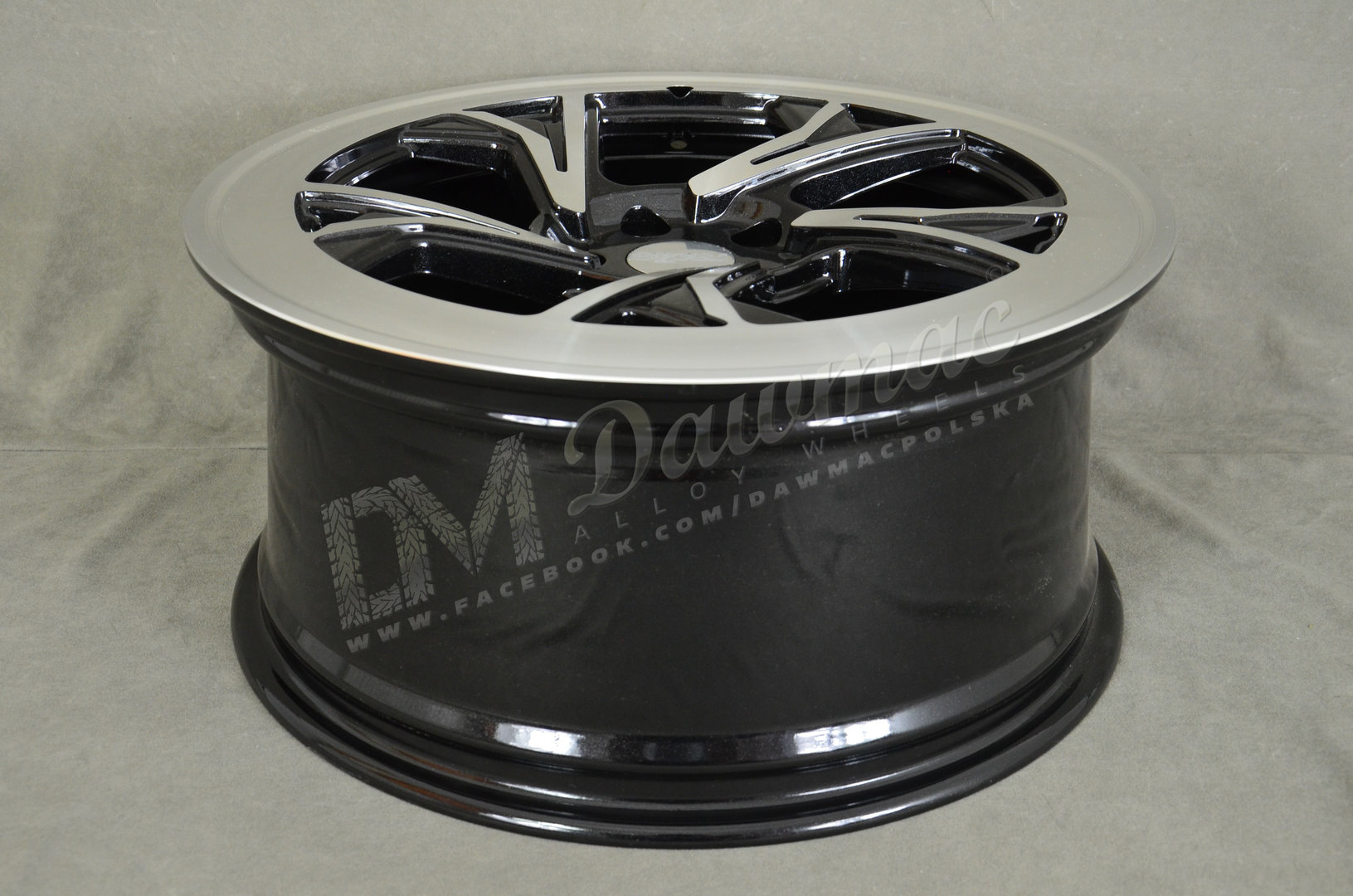Radi8 R8-C5 18" 8,5J ET35 5x100 Gloss Black Machined Face - obrazek 6