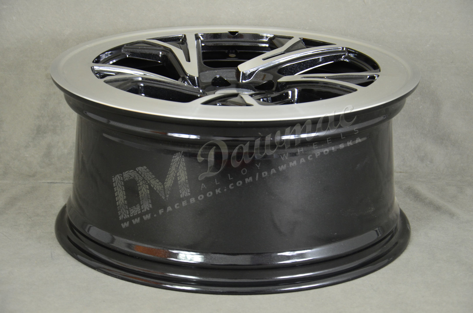 Radi8 R8-C5 18" 8,5J ET35 5x100 Gloss Black Machined Face - obrazek 7