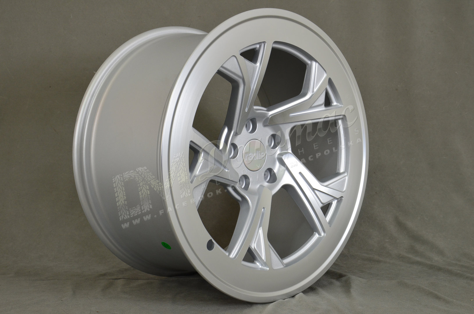 Radi8 R8-C5 18" 8,5J ET40 5x112 Matt Silver Machined Face - obrazek 4