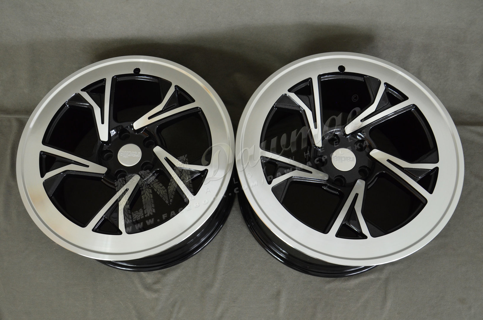 Radi8 R8-C5 18" 8,5J ET40 + 9,5J ET42 5x112 Gloss Black Machined Face - obrazek 6