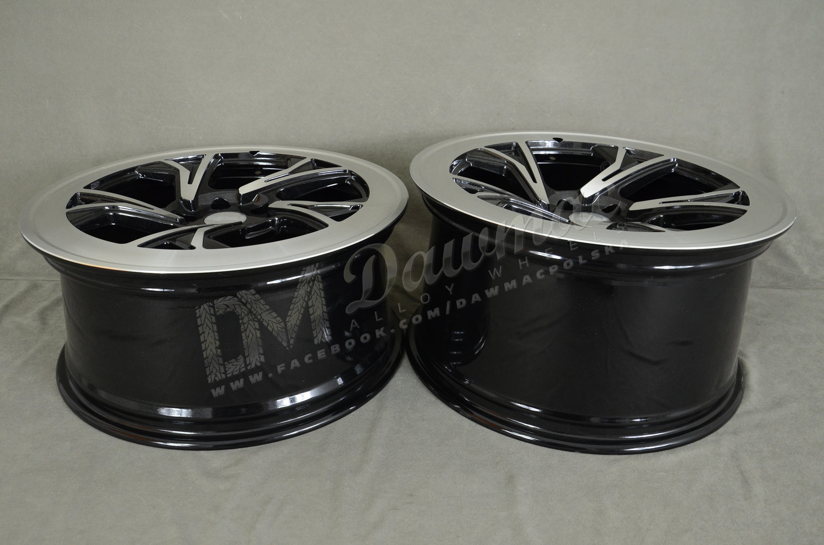 Radi8 R8-C5 18" 8,5J ET40 + 9,5J ET42 5x112 Gloss Black Machined Face - obrazek 7