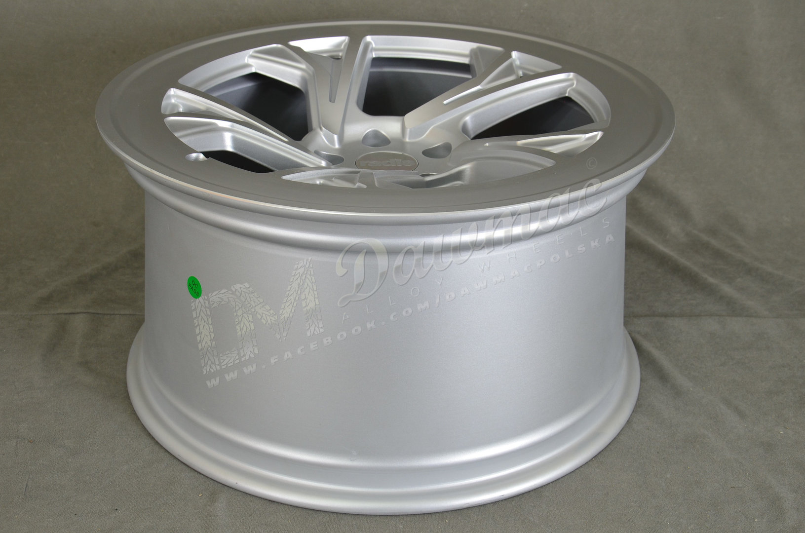 Radi8 R8-C5 18" 8,5J ET40 + 9,5J ET42 5x112 Matt Silver Machined Face - obrazek 6