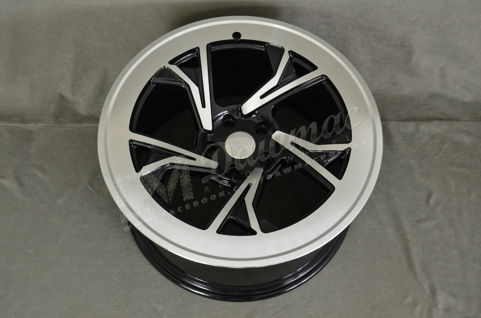 Radi8 R8-C5 19" 10J ET40 5x120 Gloss Black Machined Face - obrazek 5