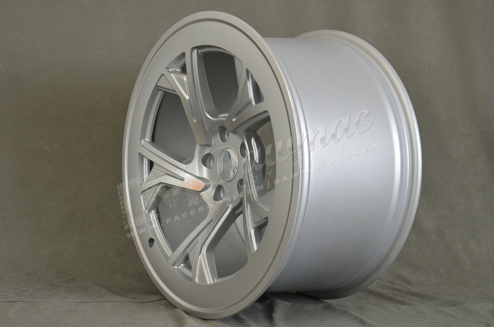 Radi8 R8-C5 19" 10J ET42 5x112 Matt Silver Machined Face - obrazek 3