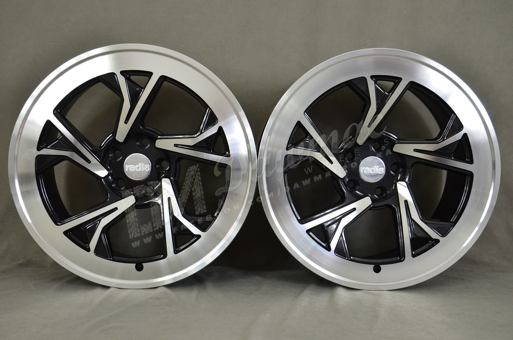 Radi8 R8-C5 19" 8,5J ET35 + 10J ET40 5x120 Gloss Black Machined Face - obrazek 2