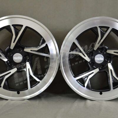 Radi8 R8-C5 19" 8,5J ET38 + 10J ET38 5x100 Gloss Black Machined Face