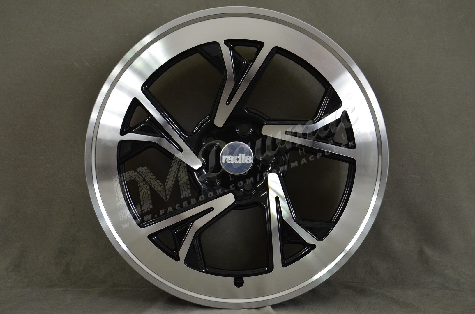 Radi8 R8-C5 19" 8,5J ET38 5x100 Gloss Black Machined Face - obrazek 2