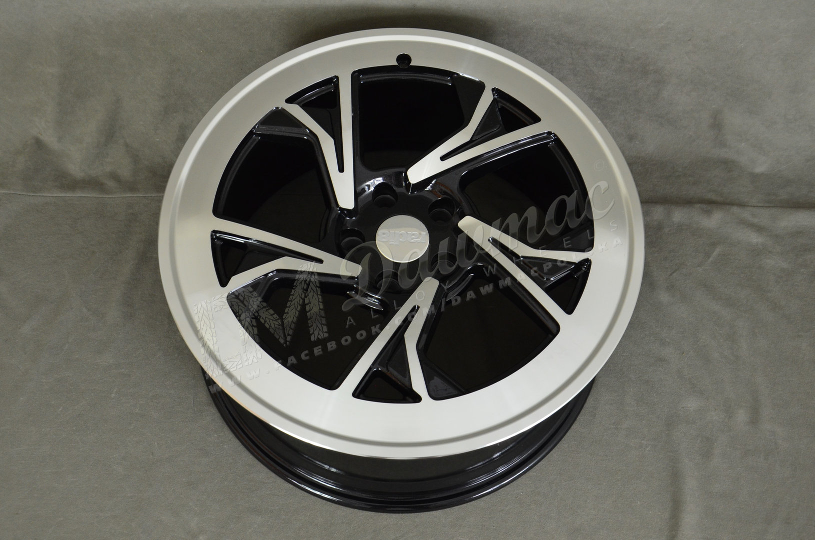 Radi8 R8-C5 19" 8,5J ET38 5x100 Gloss Black Machined Face - obrazek 5