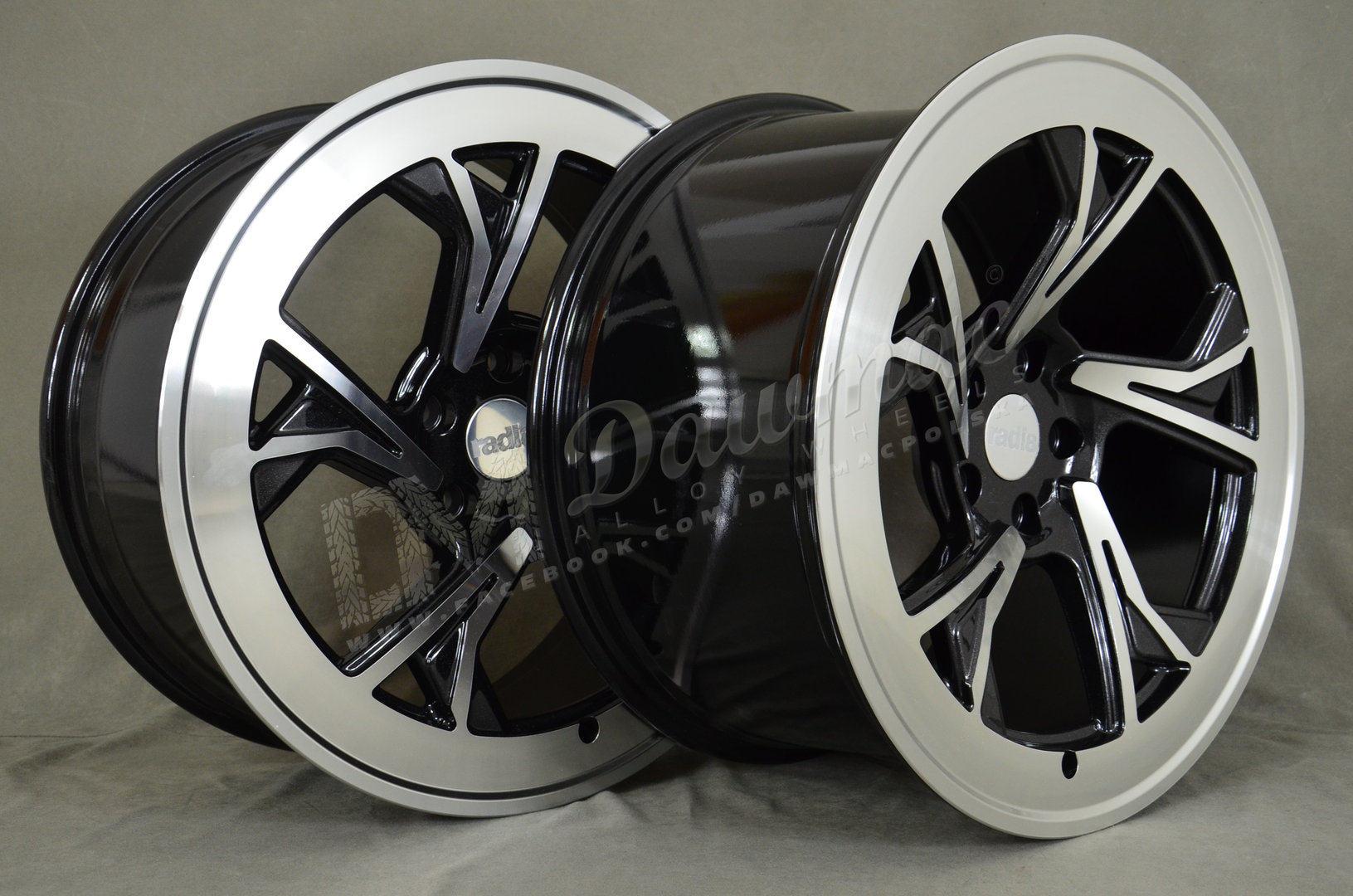 Radi8 R8-C5 19" 8,5J ET45 + 10J ET42 5x112 Gloss Black Machined Face - obrazek 4