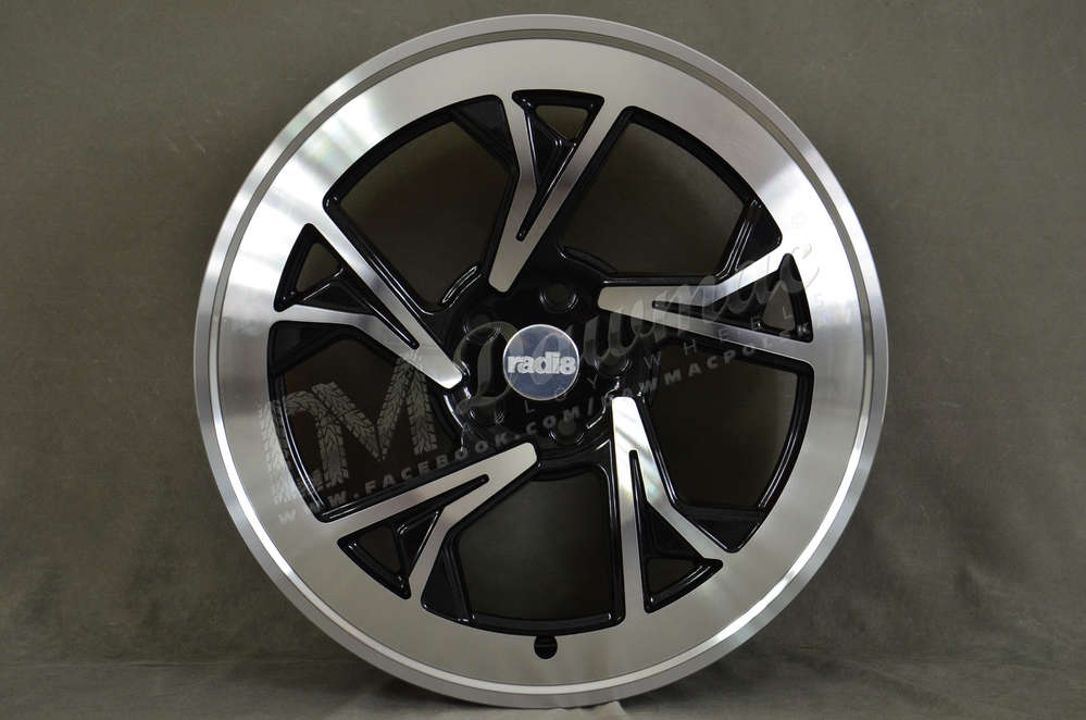 Radi8 R8-C5 19" 8,5J ET45 5x112 Gloss Black Machined Face