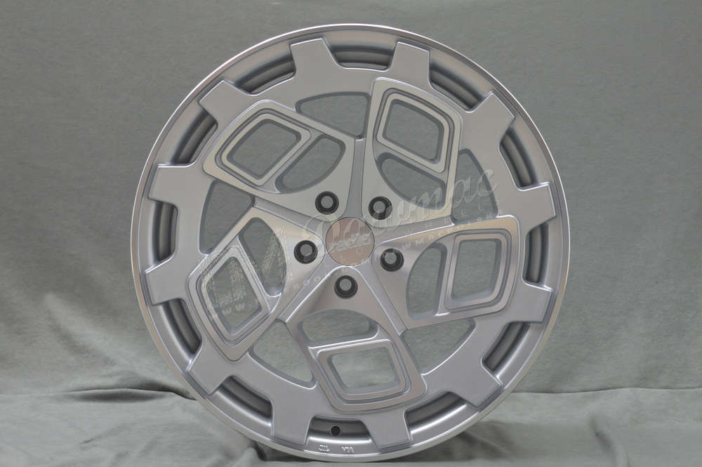 Radi8 R8-CM9 18" 8,5J ET42 5x112 Matt Silver Machined Face